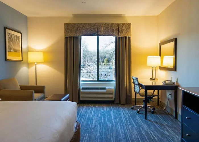 Comfort Inn & Suites Plainville-Foxboro