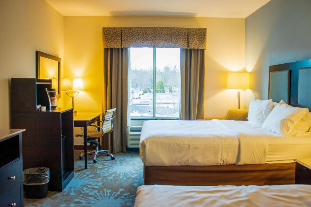 Hotel Comfort & Plainville-foxboro 2*