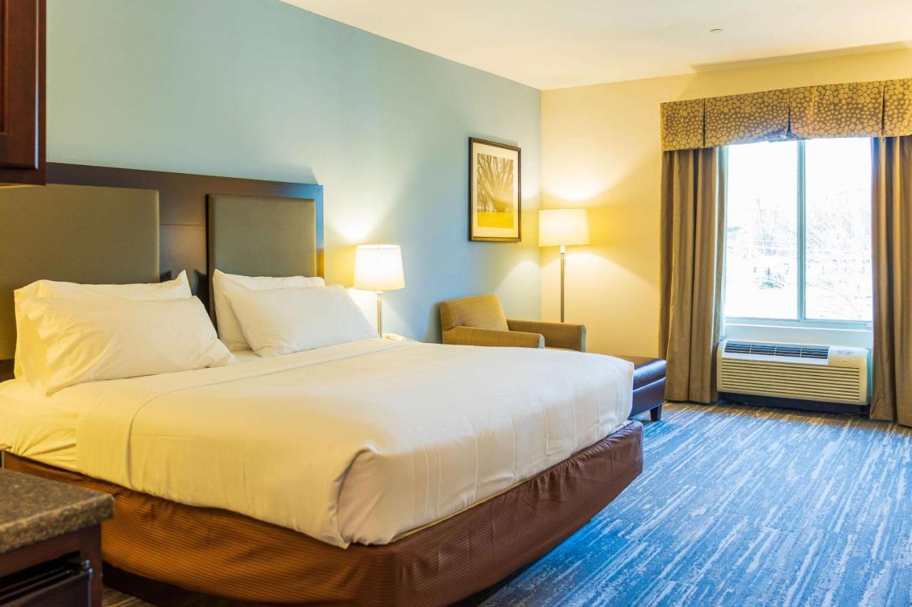 Comfort & Plainville-foxboro Hotel Plainville
