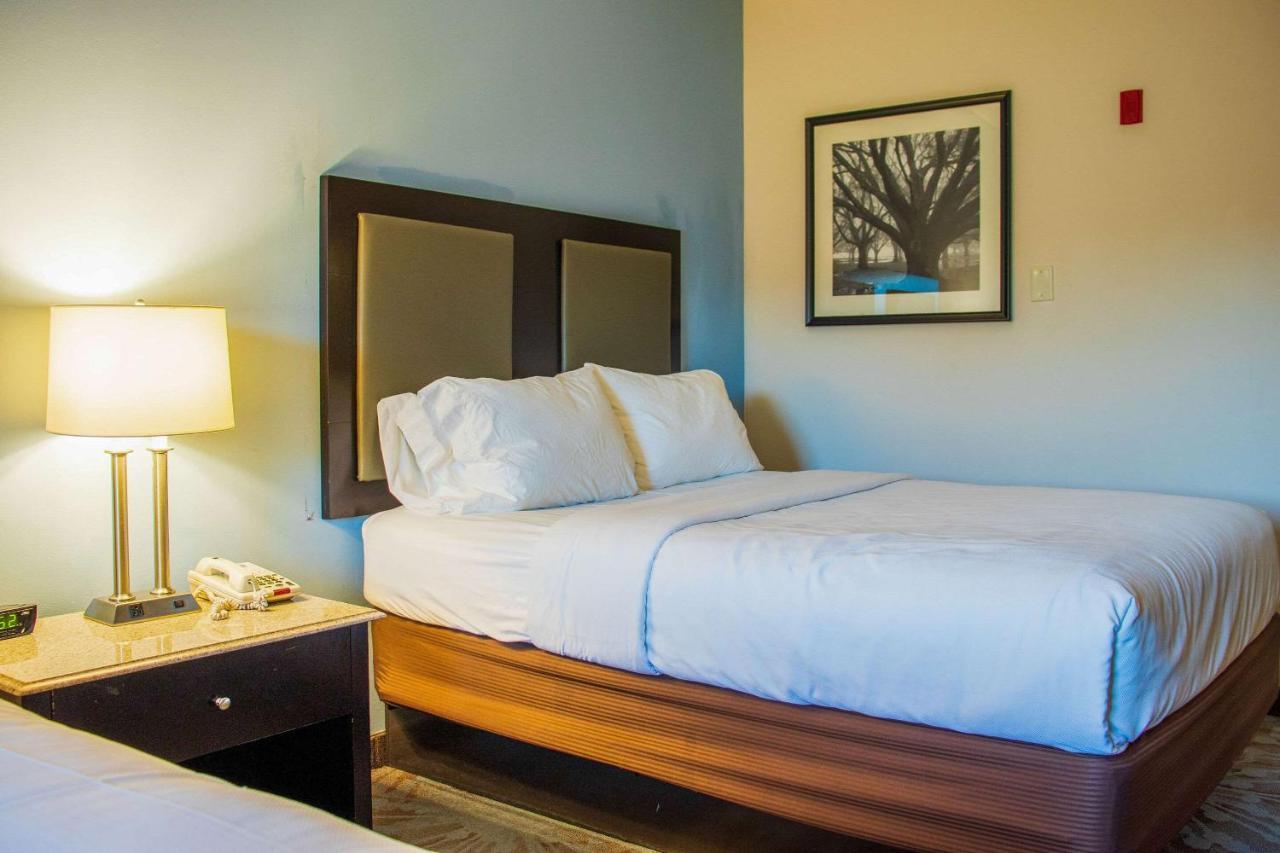 Comfort & Plainville-foxboro Hotel Plainville